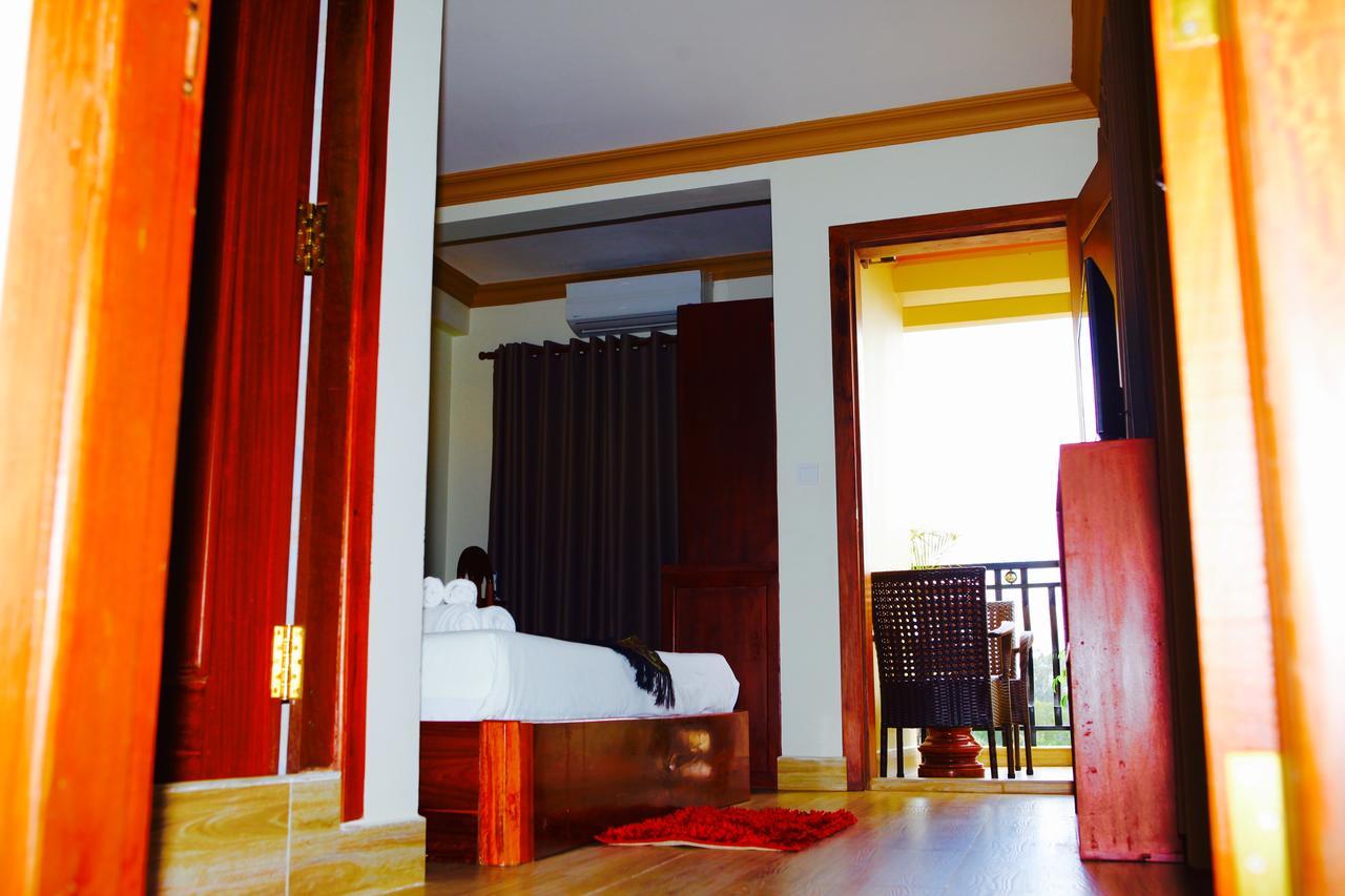 Dynsey Boutique Hotel Phnom Penh Esterno foto